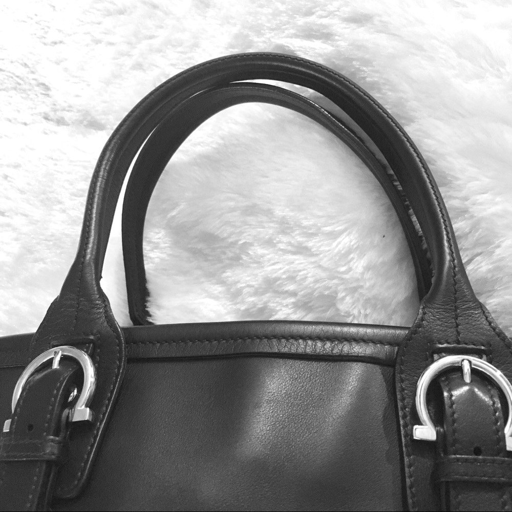 Sleek Ferragamo Leather Business Tote, Nero, Large 17W 16.5H 6.5D - Picture 4 of 9